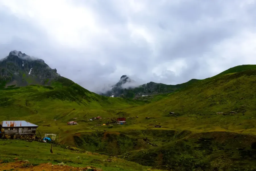 ویلای ییلاقی و کوهستانی در چمستان؛ چه چیزی با دشت فرق می‌کند